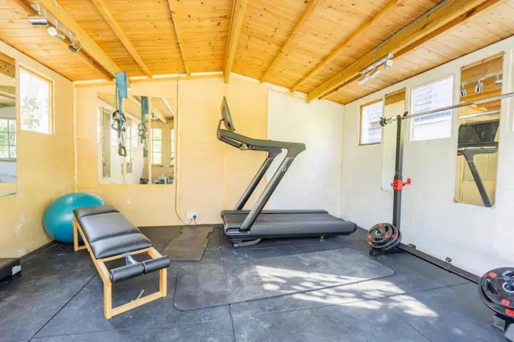 The Lodge - A Tranquil Escape Atworth Bagian luar foto